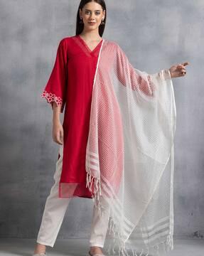 women checked dupatta with tassels