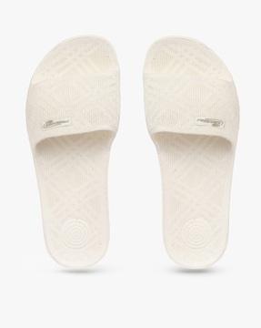 women checked flat slides