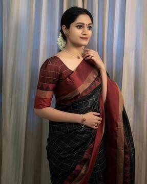 women checked saree with contrast border