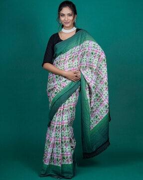 women checked saree with contrast border
