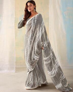 women checked saree with tassels