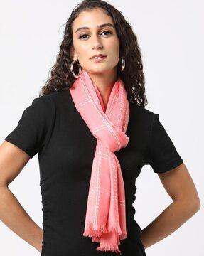 women checked scarf with fringed hem