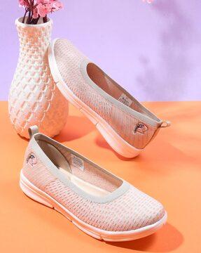women checked slip-on knitted shoes