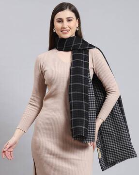 women checked stole with rectangular shape