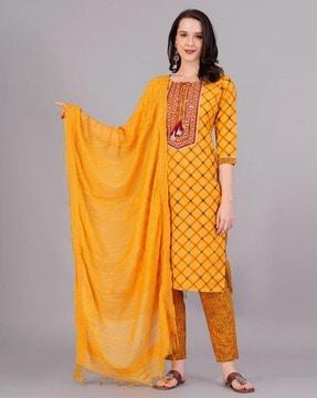 women checked straight kurta set