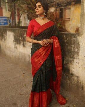 women checked woven saree with contrast border