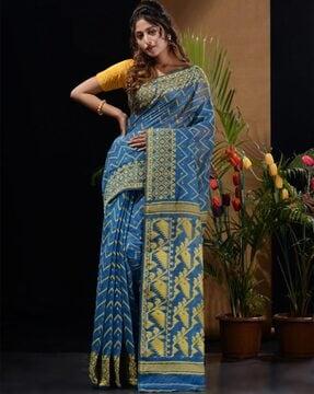 women chevron pattern handwoven jamdani saree