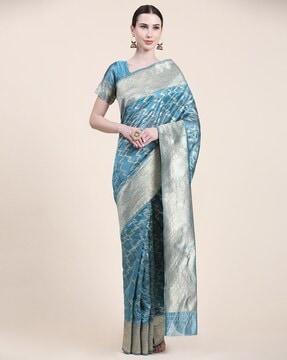 women chevron pattern saree with zari border