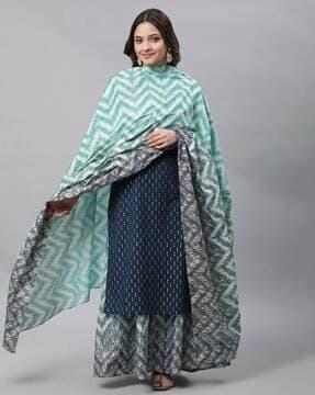 women chevron print dupatta