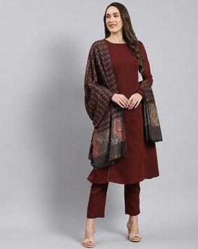 women chevron print shawl with fringed hem