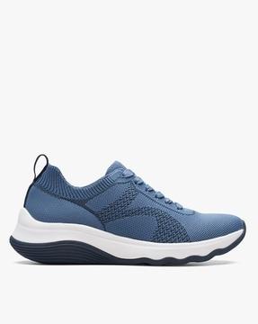 women circuit lace-up walking shoes