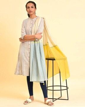 women colourblock dobby dupatta with tassels