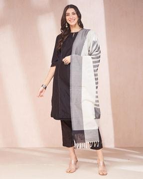 women colourblock dupatta with tassels