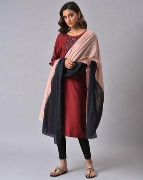 women colourblock dupatta