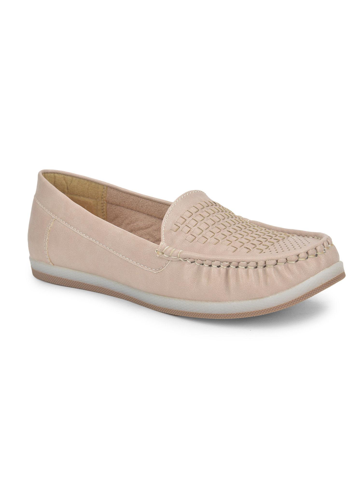 women cream solid loafers