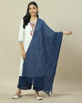 women crinkled cotton dupatta with tassels