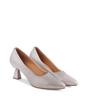 women croc pattern pointed-toe pumps