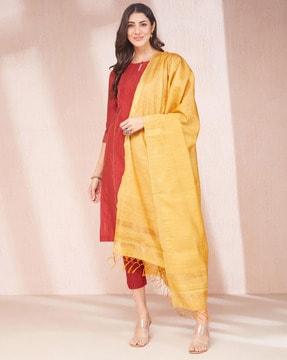 women dupatta with contrast border & tassel accent