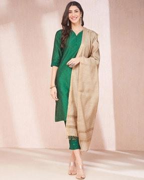 women dupatta with contrast border & tassel accent