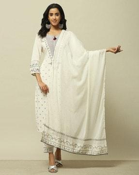 women dupatta with embroidered border