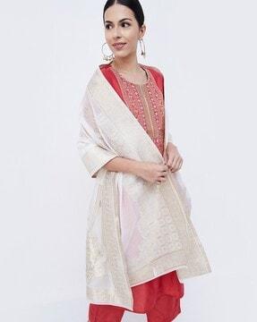 women dupatta with floral woven motifs