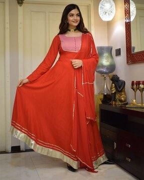 women embellished flared kurta set with dupatta