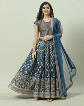 women embellished flared lehenga choli with dupatta