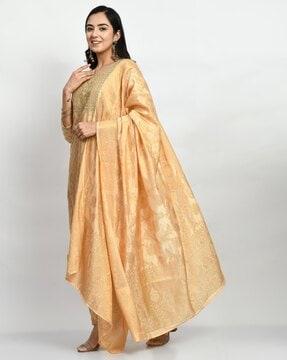 women embellished kurta set with dupatta