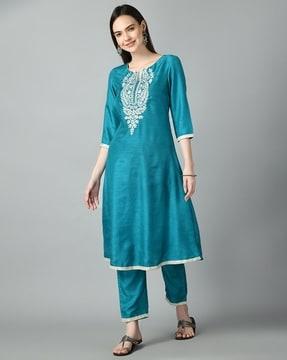 women embellished kurta set