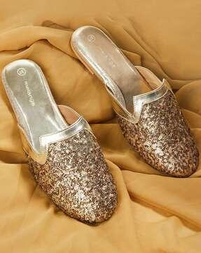 women embellished round-toe shoes