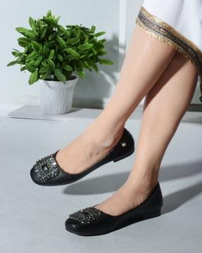 women embellished round-toe slip-on shoes