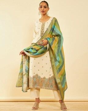 women embellished straight kurta with pants & dupatta