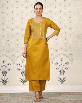 women embellished straight kurta with pants