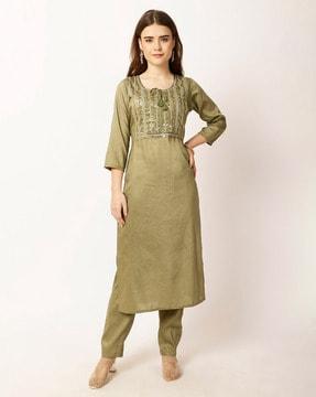 women embellished straight kurta with pants