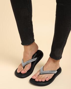 women embellished t-strap slip-on flip-flips