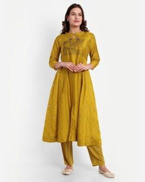 women embroidered a-line kurta with pants
