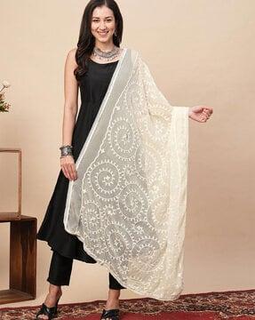 women embroidered dupatta with contrast border