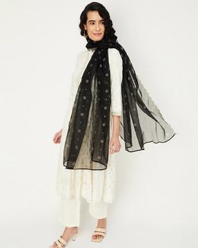 women embroidered dupatta with folded hem