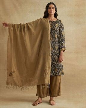 women embroidered dupatta with fringes