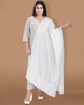 women embroidered dupatta