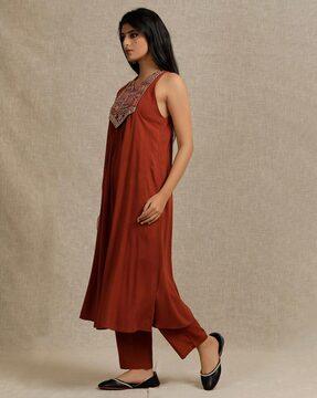 women embroidered long kurta with round neck