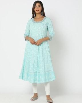 women embroidered round-neck flared kurta