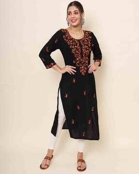 women embroidered round-neck straight kurta