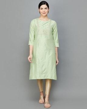 women embroidered round-neck straight kurta