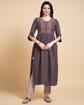 women embroidered round-neck straight kurta