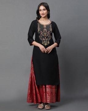 women embroidered round-neck straight kurta