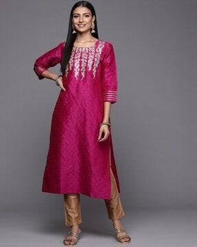 women embroidered round-neck straight kurta