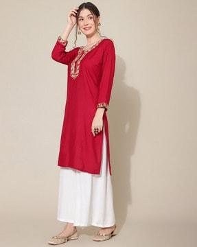 women embroidered round-neck straight kurta