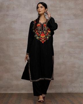 women embroidered round-neck straight kurta