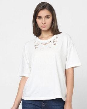 women embroidered round-neck t-shirt